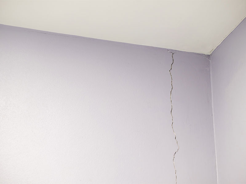 Rachaduras no drywall: trocar ou consertar? Entenda como os danos funcionam