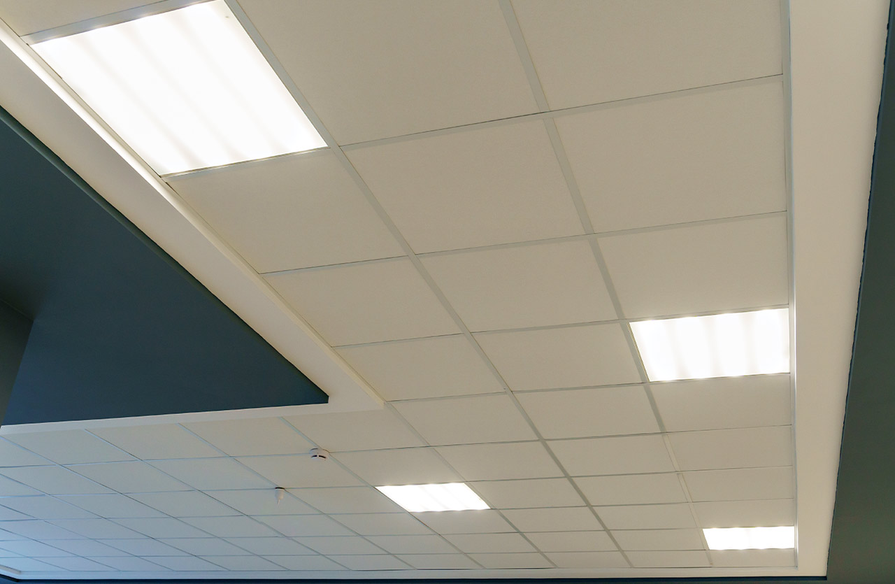 O que é um teto de Drywall suspenso e como ele funciona?